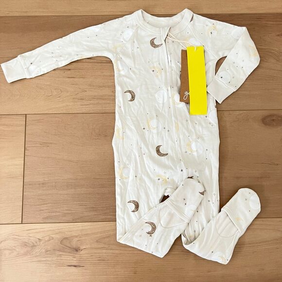 NWT Goumi Kids Luna Baby Footie SZ 18-24mo Sleeper Moons Stars Bamboo Zippy - Picture 1 of 3